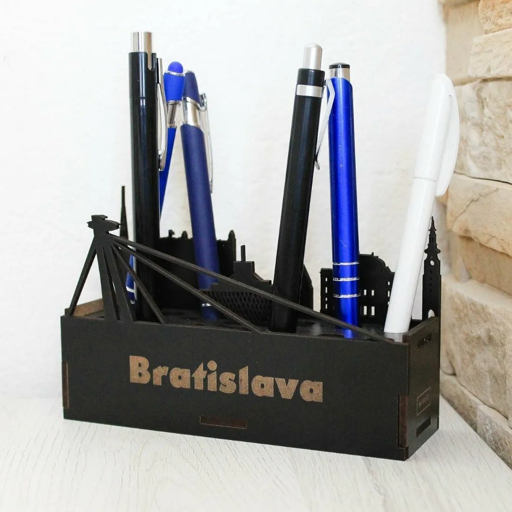 Drevený stojan na perá - Bratislava | DUBLEZ