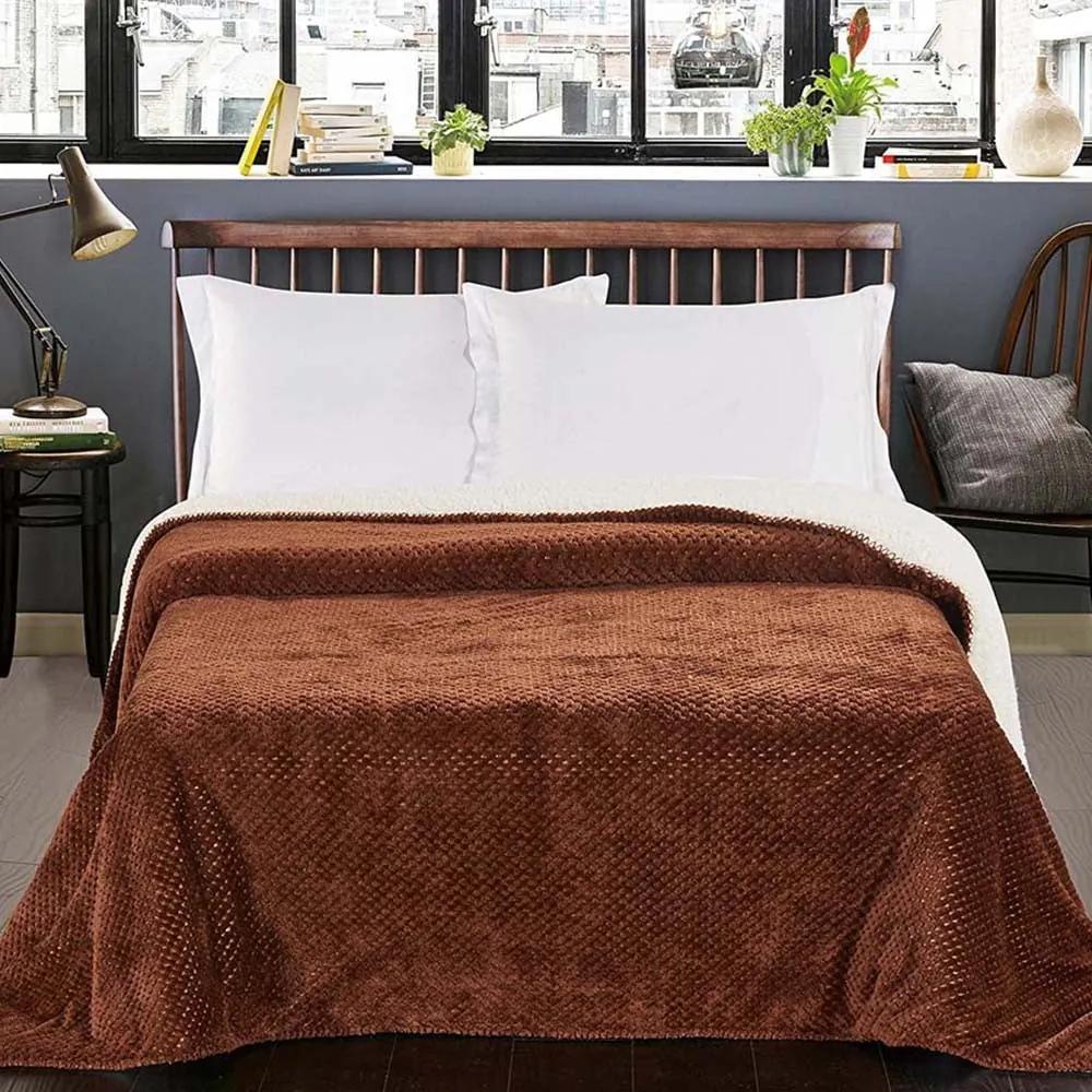 Hnedý obojstranný pléd na posteľ DecoKing Lamby, 220 × 240 cm