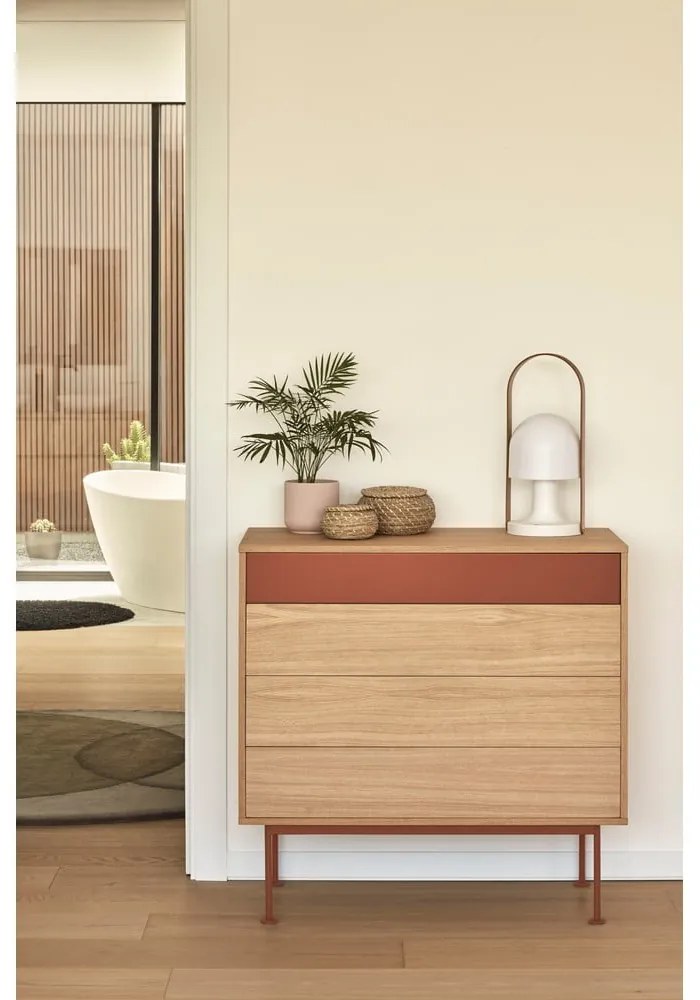 Tehlovočervená komoda v dubovom dekore so zásuvkami Teulat Yoko