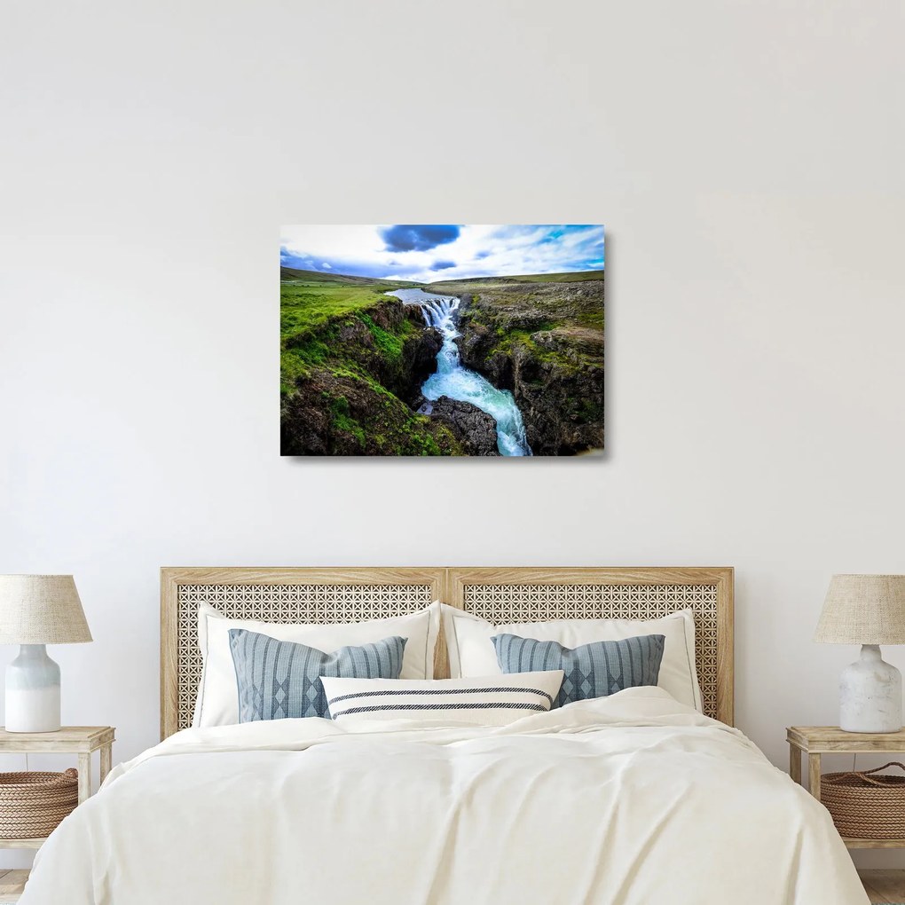 Sklenený obraz vodopádu medzi skalami (70x50 cm)