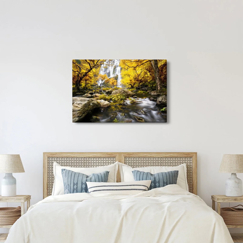 Obraz - Vodopády v jesennej krajine, žlté (90x60 cm)