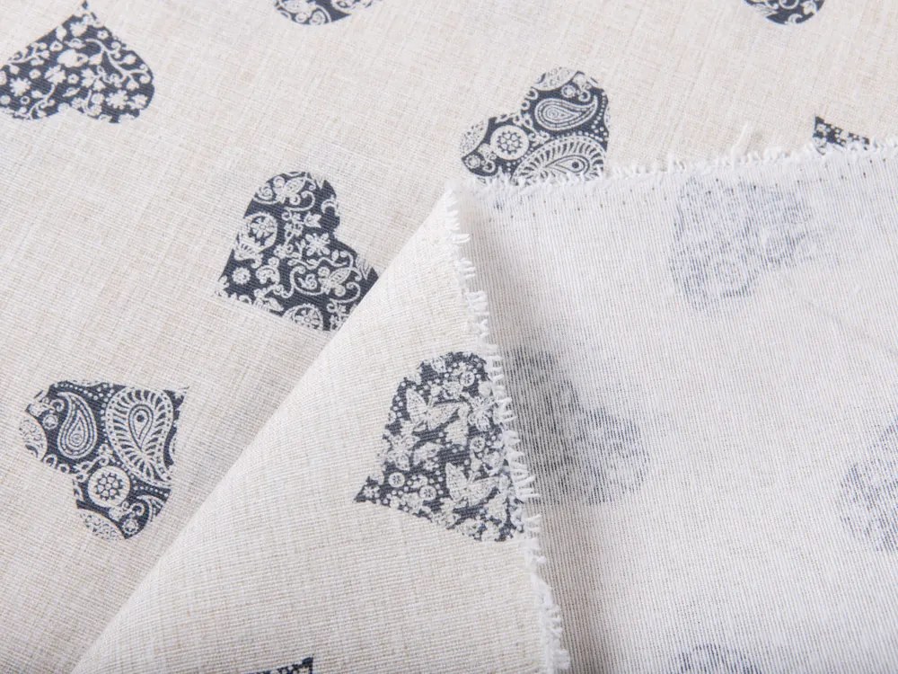 Biante Dekoračný záves Leona LN-135 Čierne srdiečka na režnom 130x210 cm