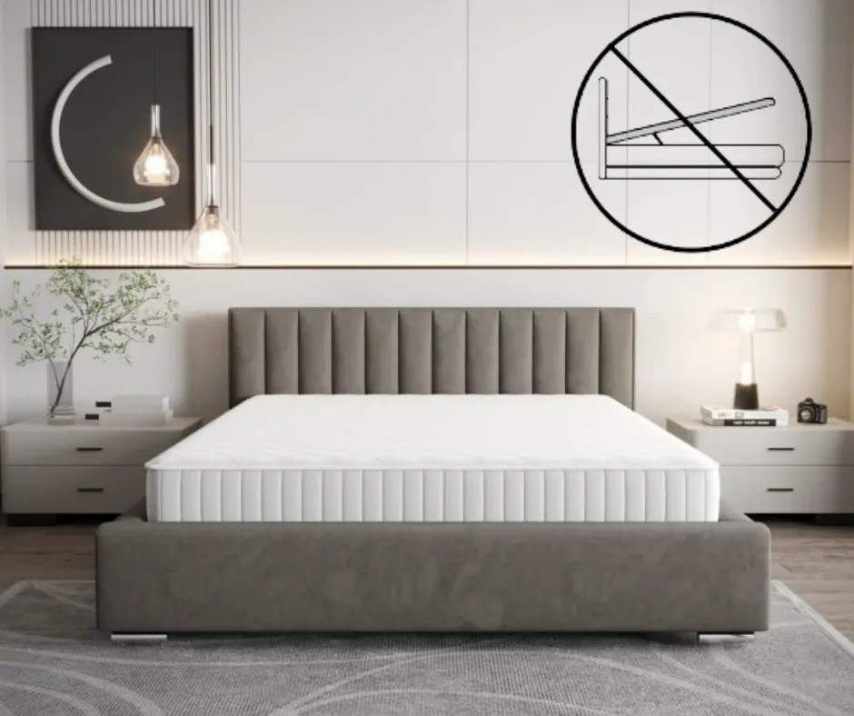 Šedá čalúnená posteľ s vertikálnym prešívaním na čele 180 x 200 cm bez úložného priestoru
