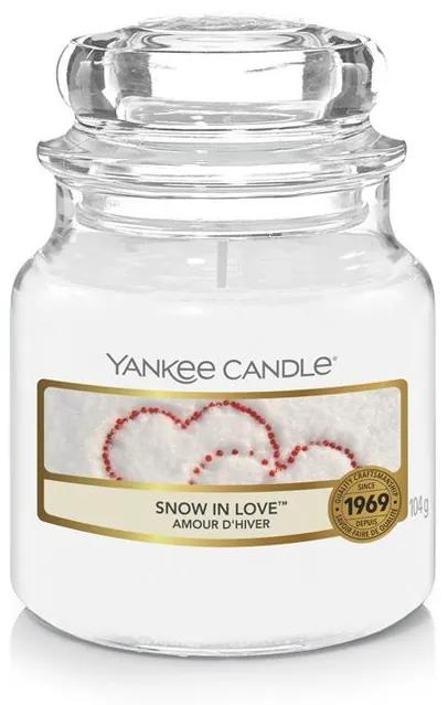Yankee Candle Classic vonná sviečka Snow in Love 104 g