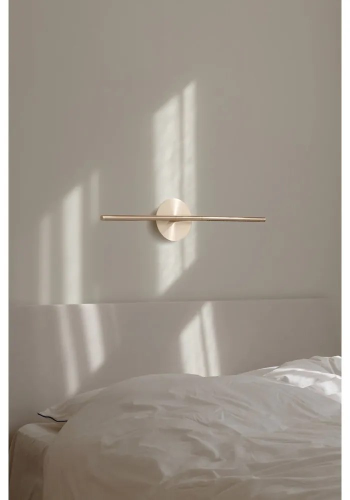 LED nástenné svietidlo v zlatej farbe Omni – UMAGE