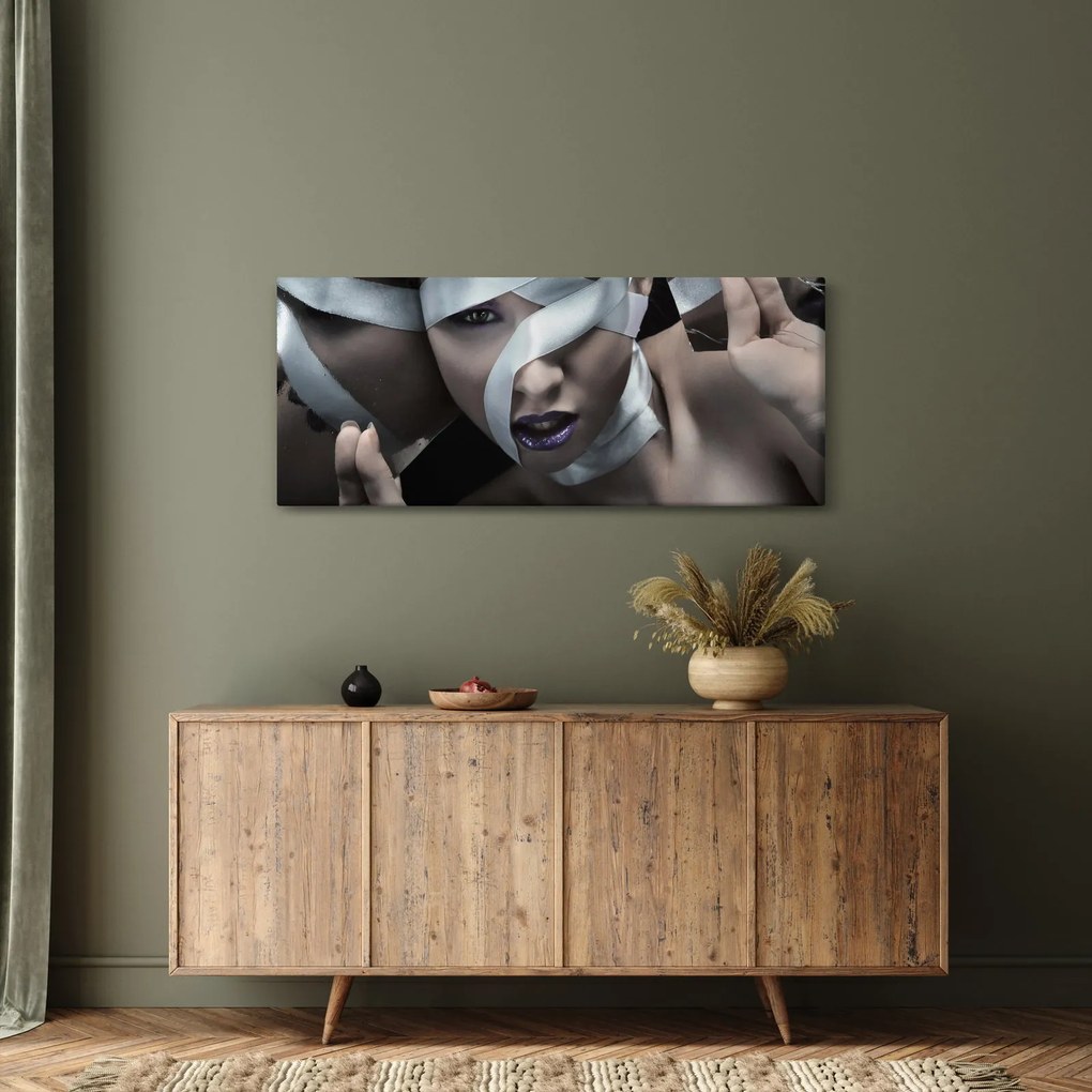 Obraz ženy so stuhou (120x50 cm)