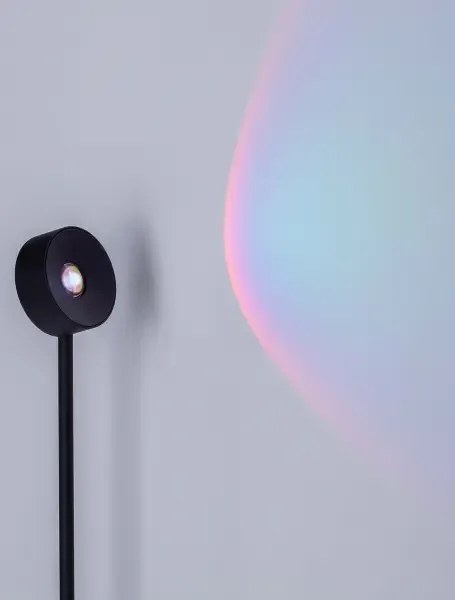 LED čierna stojaca lampa Irida so šošovkami