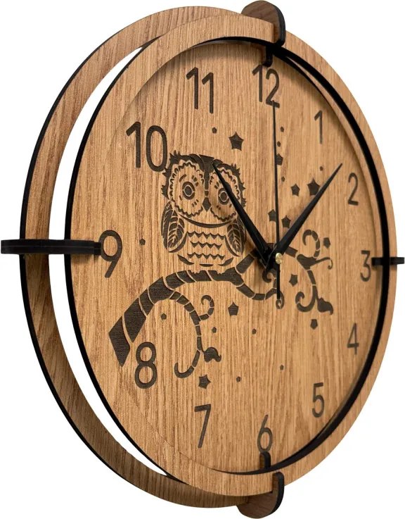 Drevené nástenné hodiny Sova na vetve – dubový dekor, tichý chod | SENTOP HDF0573-OAK