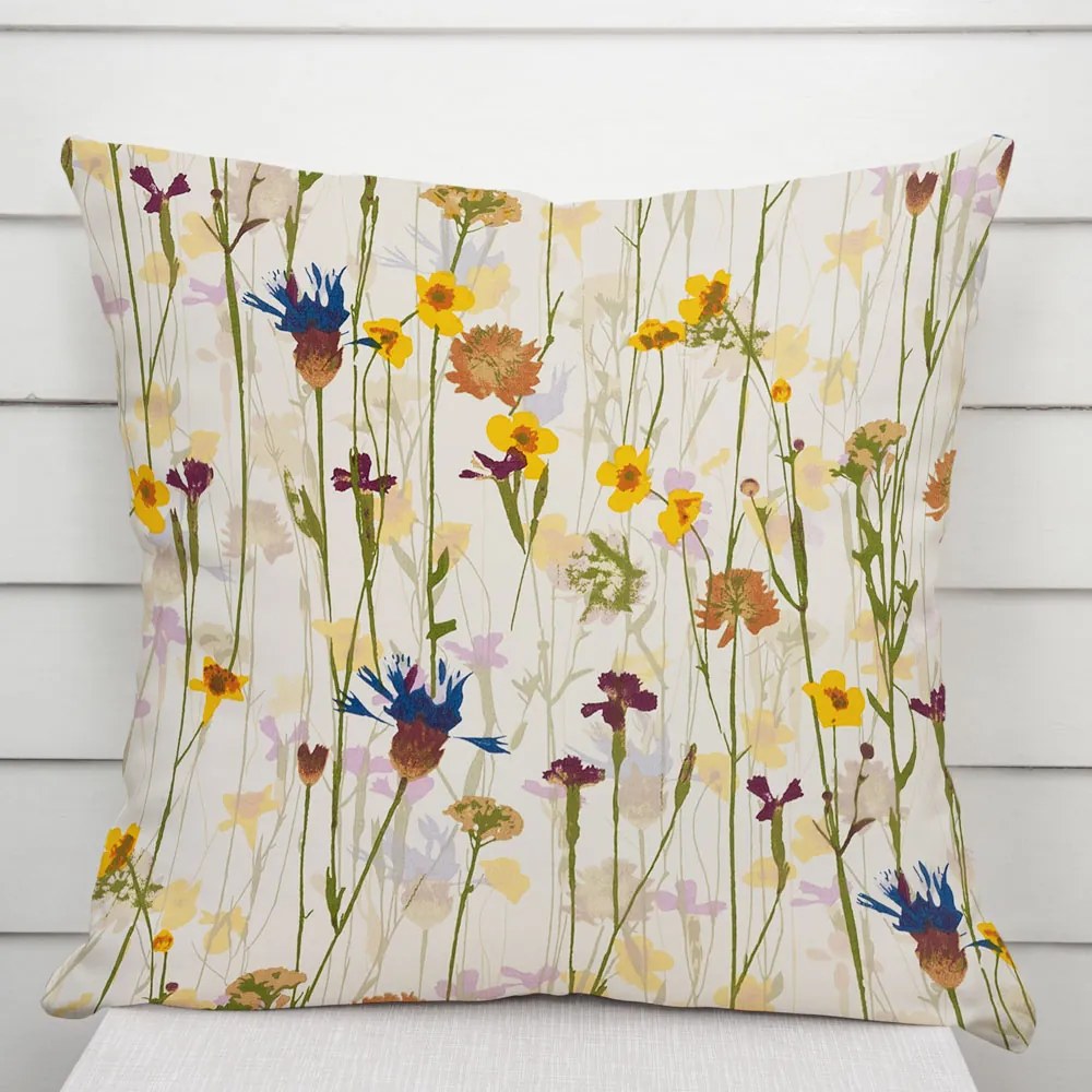 Biante Bavlnená obliečka na vankúš Sandra SA-571 Lúčne kvety na krémovom 70 x 90 cm