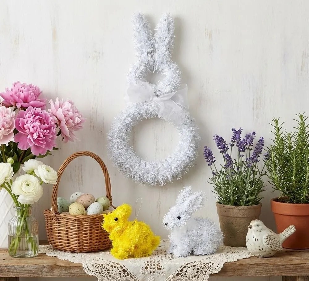 Žltá závesná plastová dekorácia králik - 11*5*14 cm