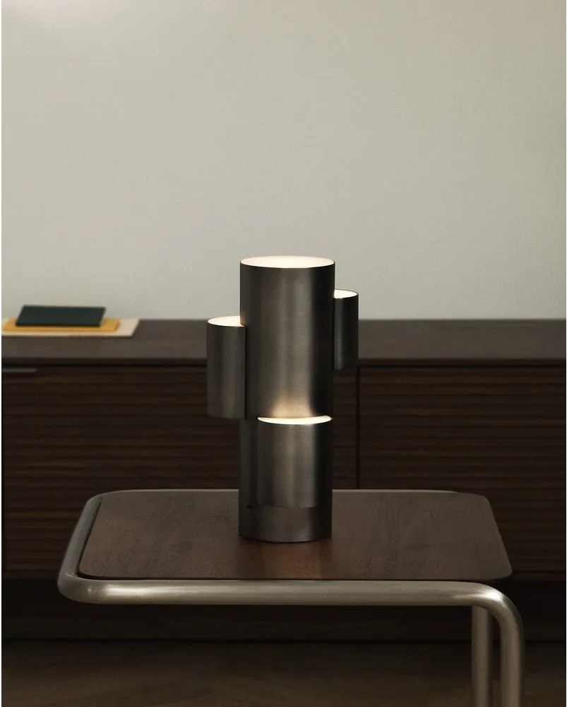 Čierna kovová LED stmievateľná stolová lampa (výška 26,5 cm) Adrina – Kave Home