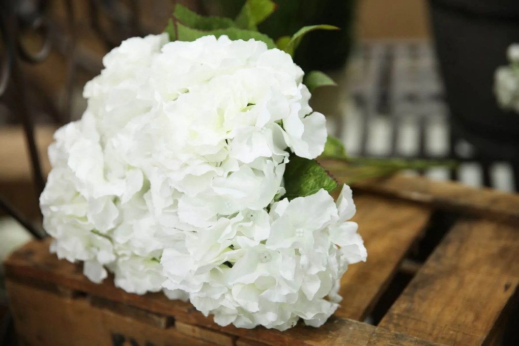 Biela kytica z umelých hortenzií 45cm