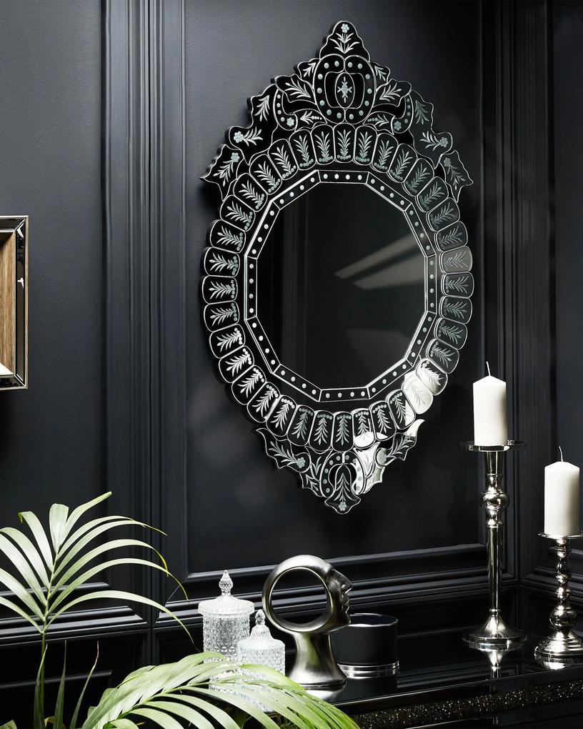 Nástenné zrkadlo 67 x 100 cm strieborné CRAON Beliani