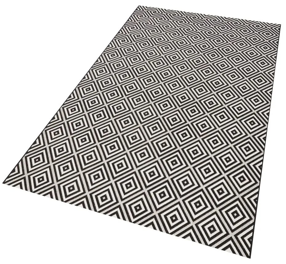 Čierno-biely vonkajší koberec NORTHRUGS Karo, 140 × 200 cm