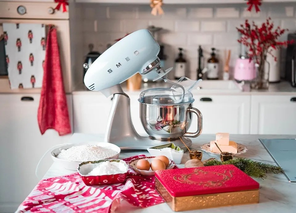 Kuchynský robot SMEG 50. rokov Retro Style s kovovou základňou 4,8 l pastelovo modrý, SMF02PBEU
