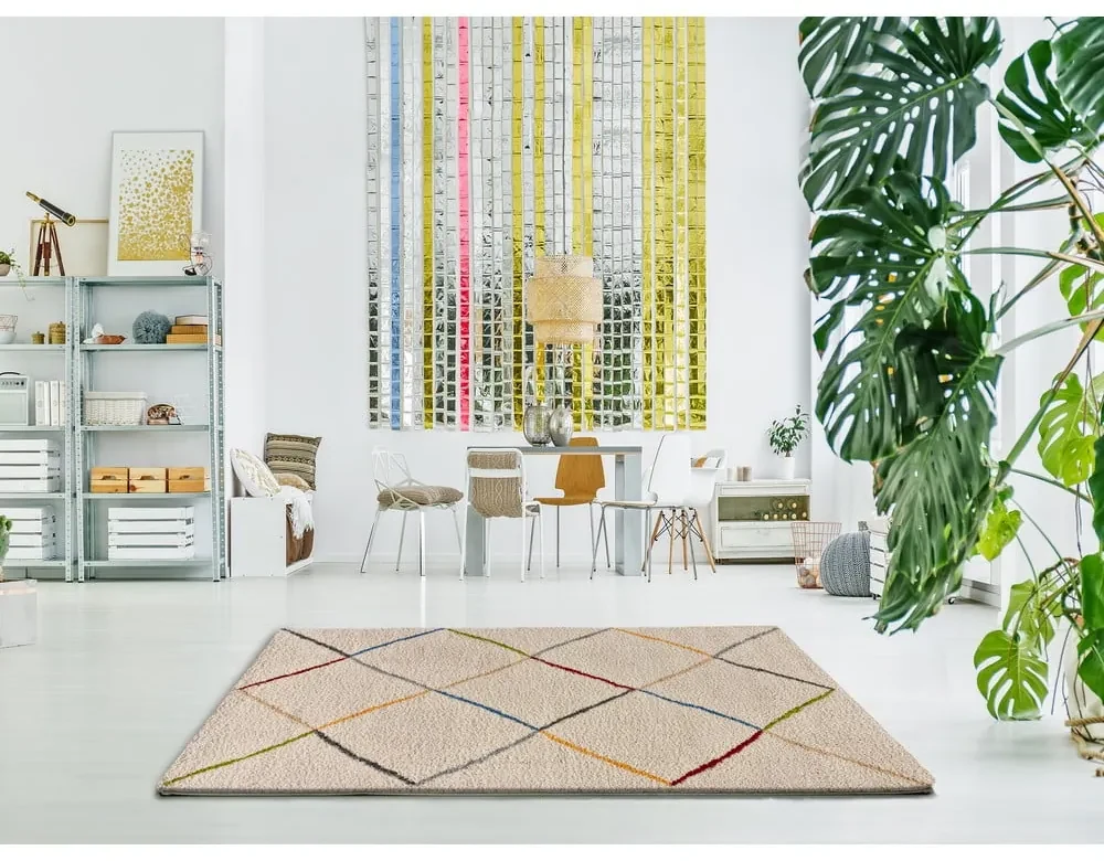 Biely koberec Universal Kasbah White, 133 × 190 cm