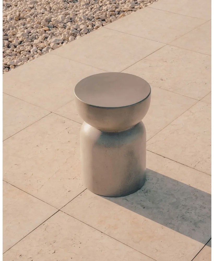 Betónový okrúhly záhradný stolík ø 32 cm Garbet – Kave Home