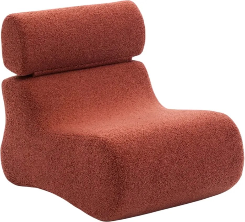 Kreslo v terakotovej farbe z textílie buklé Club – Kave Home