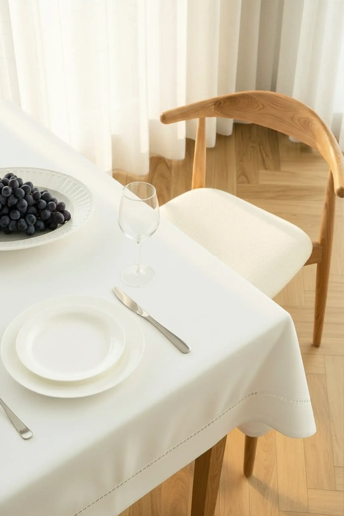 Obrus CLASSY biely Rozmer: 140x280 cm
