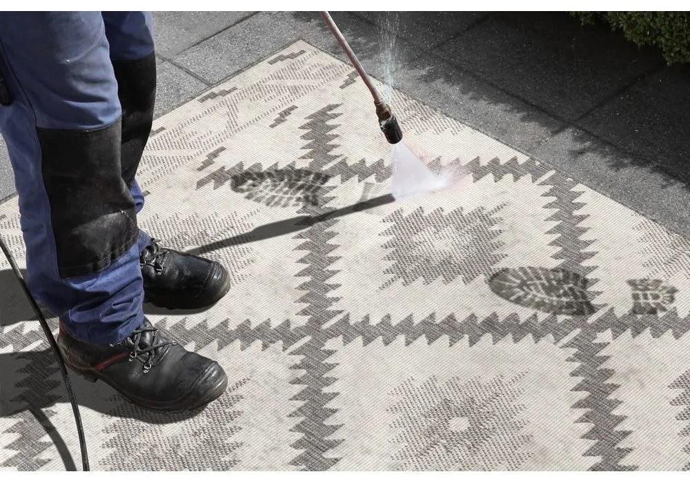 Sivo-krémový vonkajší koberec NORTHRUGS Malibu, 80 x 350 cm