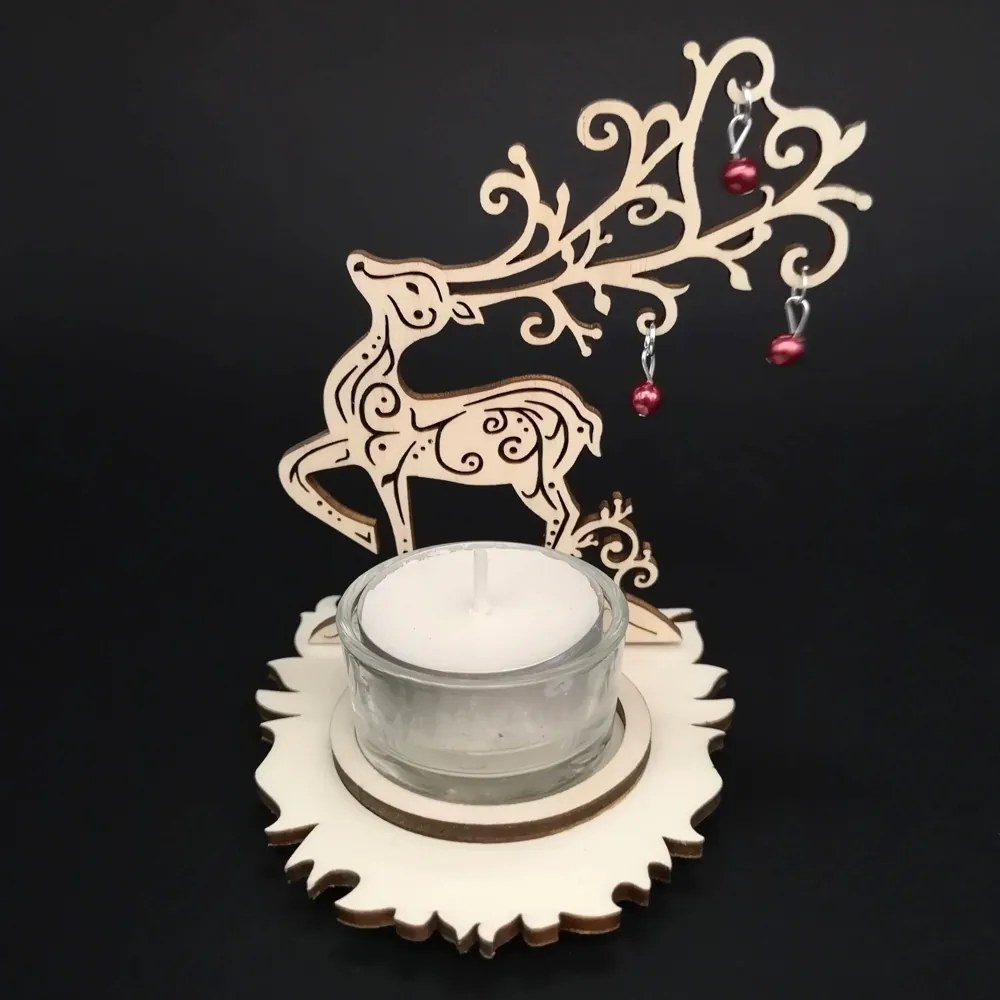 AMADEA Drevený svietnik jeleň s korálkami, výška 10 cm