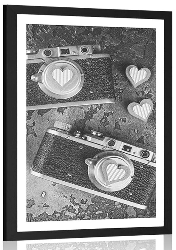 Plagát s paspartou dva retro fotoaparáty v čiernobielom prevedení - 30x45 silver