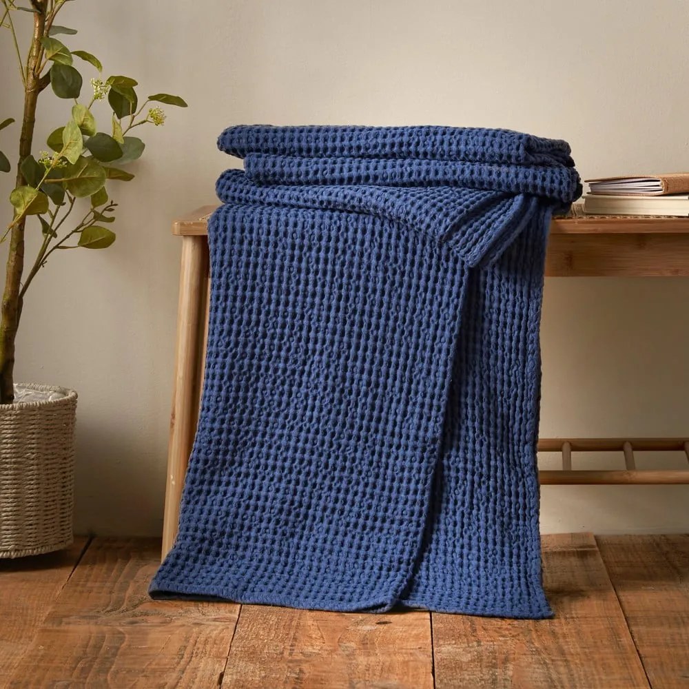 Tmavomodrá bavlnená deka 150x200 cm Jaipur Chunky Waffle – Pineapple Elephant