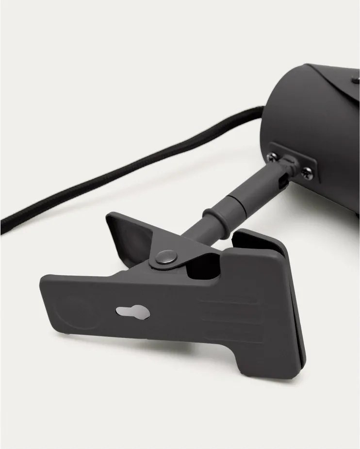 Čierna kovová stolová lampa s klipom (výška 16 cm) Jula – Kave Home