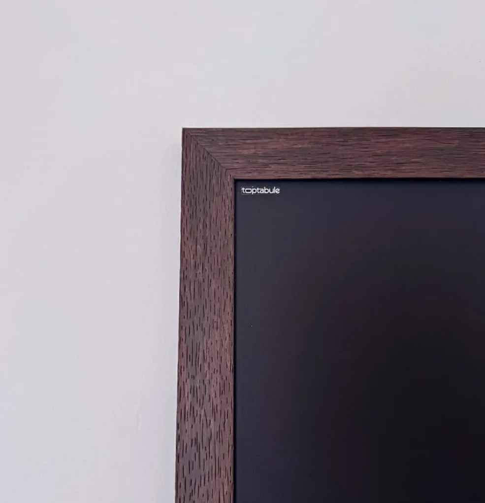 Toptabule.sk MTDRCR Čierna tabuľa na magnetky v rustikálnom ráme 120x90cm