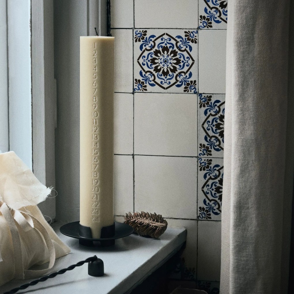 Ferm Living Mosadzný svietnik Block Black