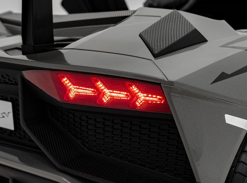 Ramiz Lamborghini Aventador SV batéria pre 2 deti Sivá + Bezkartáčový motor + Nafukovacie kolesá + LED audio