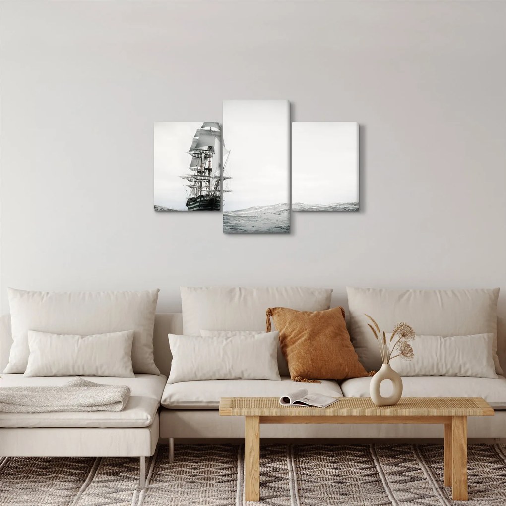Obraz - Loď plávajúca po oceáne (90x60 cm)