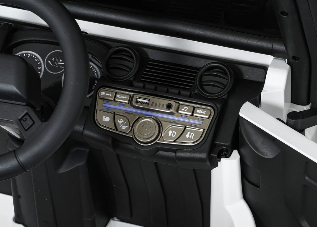 Ramiz Land Rover Defender 110 SVX Concept Biele vozidlo