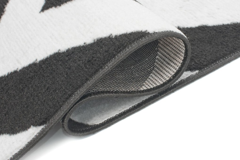 TA Koberec C438A TMAVO SIVÁ/BIELA BALI PP Rozmer: 180x250 cm