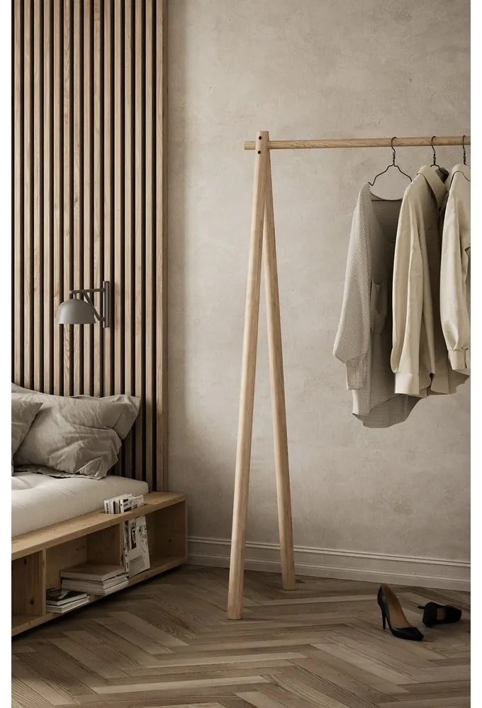 Vešiak z borovicového dreva Karup Design Hongi Natural