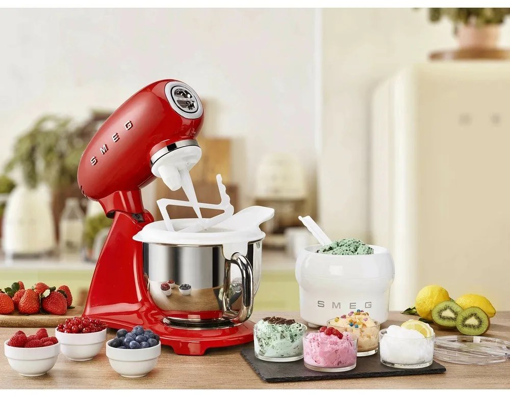 Červený kuchynský robot 50's Retro Style – SMEG