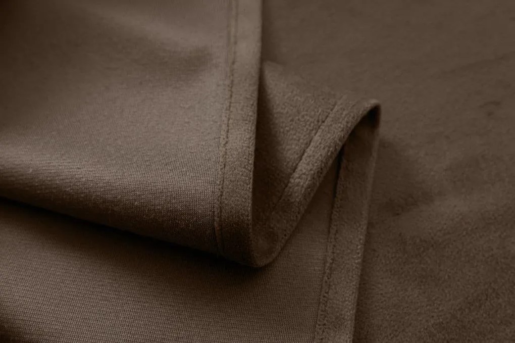 Hnedý zatemňovací záves VELVET 135x250 cm Zavesenie: Riasiaca páska