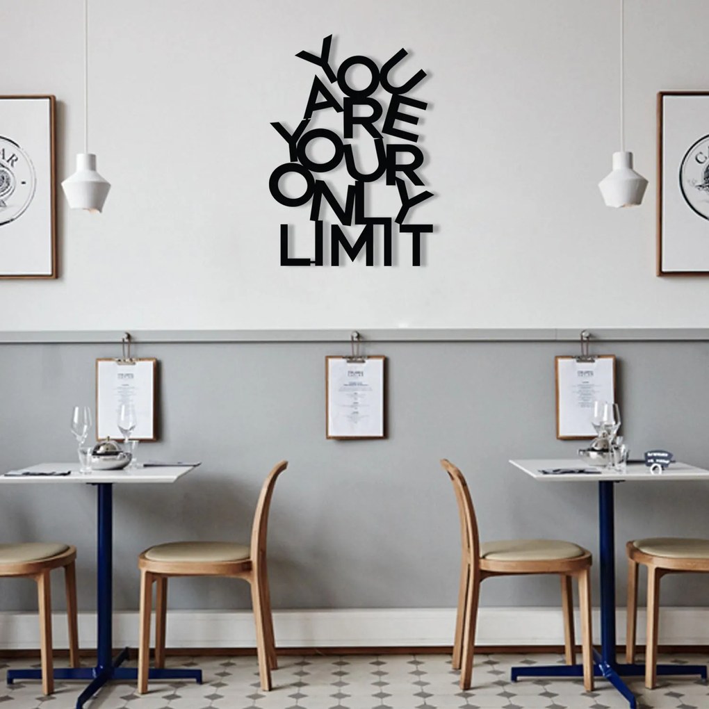 Nástenná kovová dekorácia Limit čierna