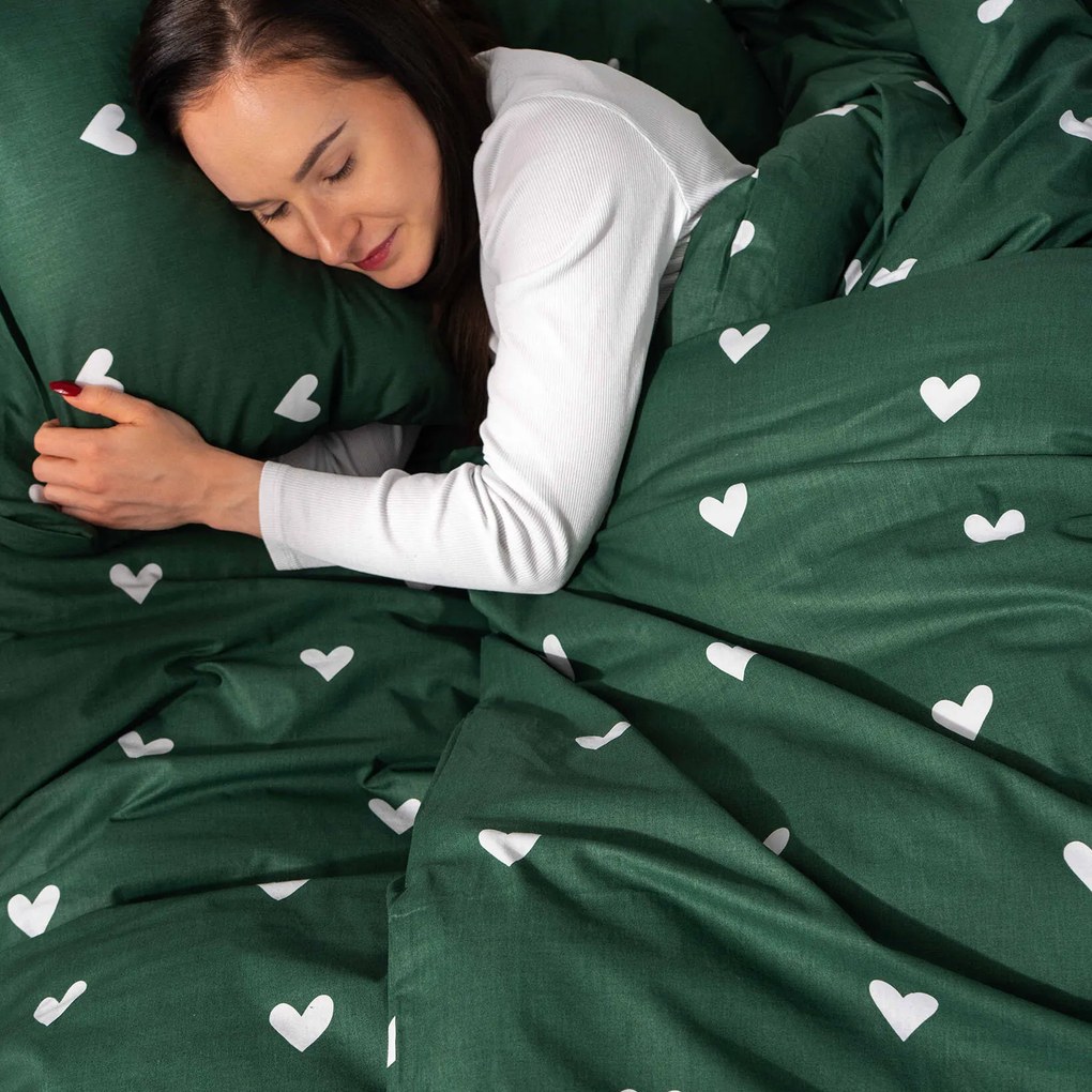 Goldea bavlnené posteľné obliečky - srdiečka na tmavo zelenom 140 x 200 a 70 x 90 cm