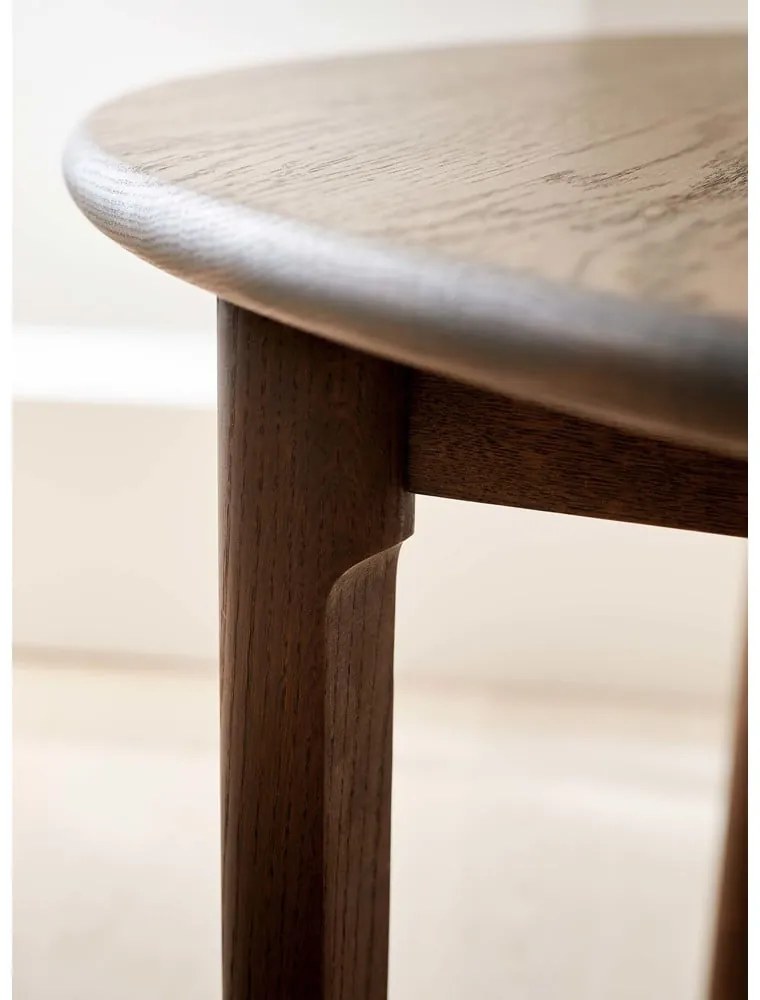 Hnedý okrúhly rozkladací jedálenský stôl z dubového dreva ø 120 cm Noor – Hammel Furniture