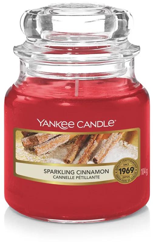 Yankee Candle červené vonná sviečka Sparkling Cinnamon Classic malá