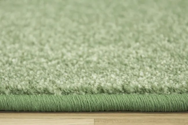 Metrážny koberec Carousel 40 NSF zelený