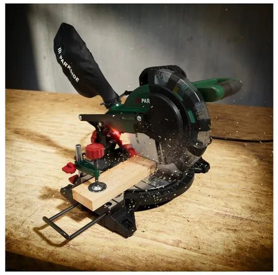 Parkside® Skracovacia a pokosová píla PKS 1500 C4 + Univerzálny podstavec PUG 1550 A1 (800010814)