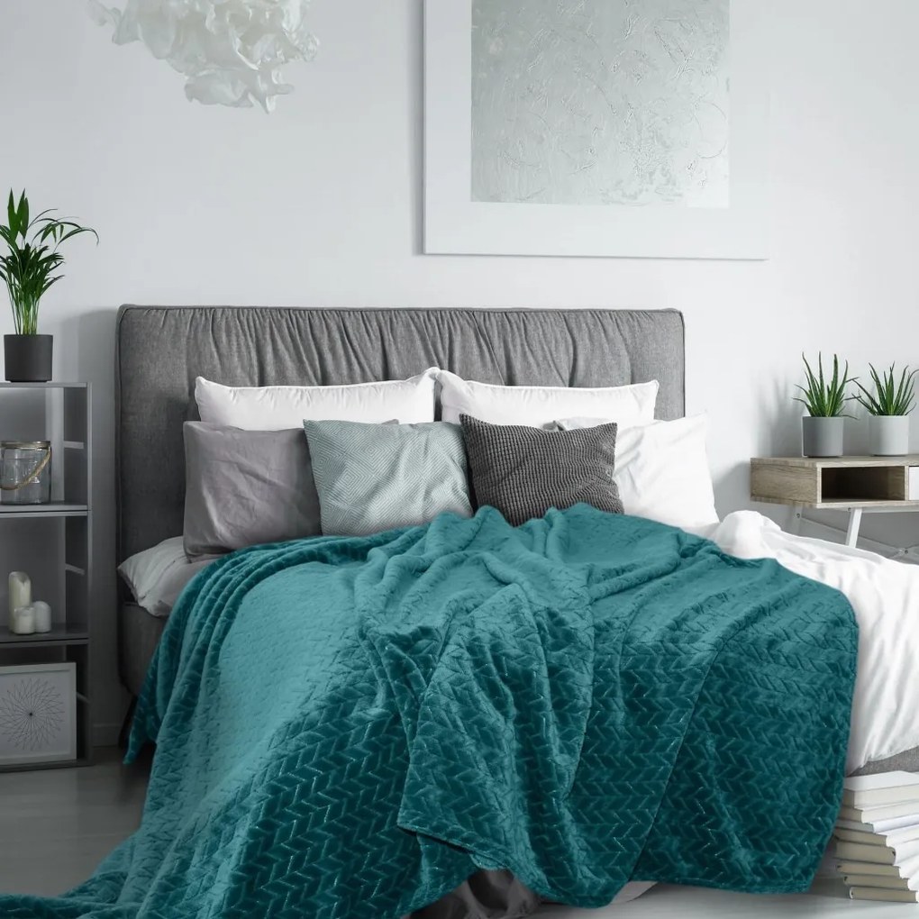 domtextilu.sk Tyrkysová hrejivá deka s geometrickým motívom 70 x 160 cm