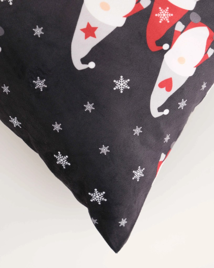 Vianočná obliečka na vankúš Velvet 40 × 40 cm - Škriatkovia medzi vločkami