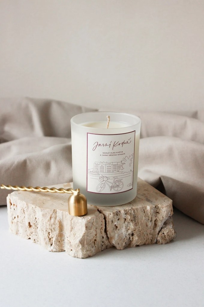 Bella Rose Ručne liata sójová sviečka Jarní Kodaň 220 g