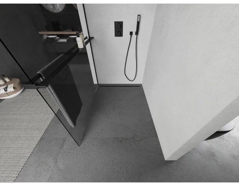 Mexen Kioto+, sprchová zástena s poličkou a držiakom na uteráky 120 x 200 cm, 8mm číre sklo, čierny profil, 800-120-121-70-00