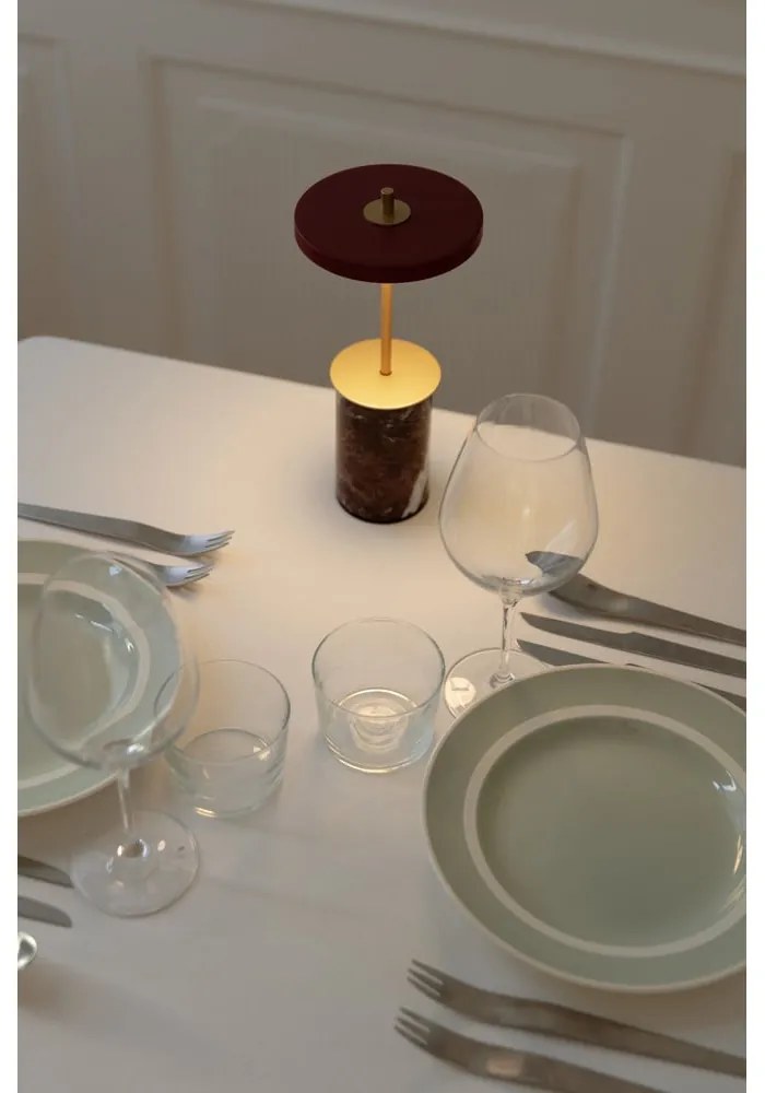 Červená mramorová LED stolová lampa so stmievačom s kovovým tienidlom (výška 25,5 cm) Asteria Move Mini – UMAGE