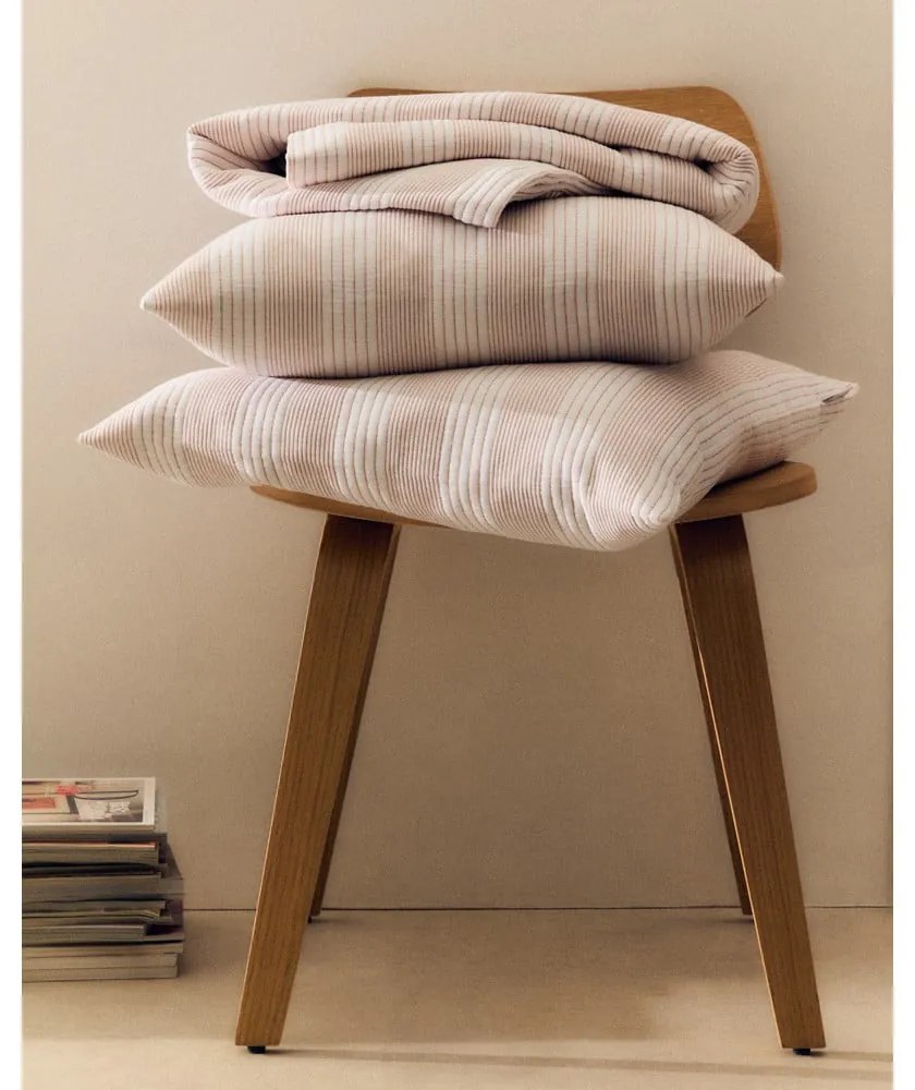 Červený/biely bavlnený prešívaný pléd 240x260 cm Macie – Kave Home