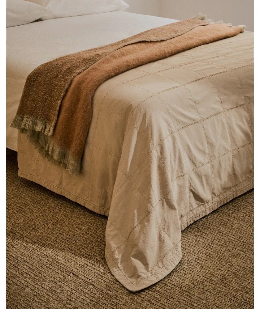 Svetlohnedý bavlnený prešívaný pléd 240x260 cm Isor – Kave Home